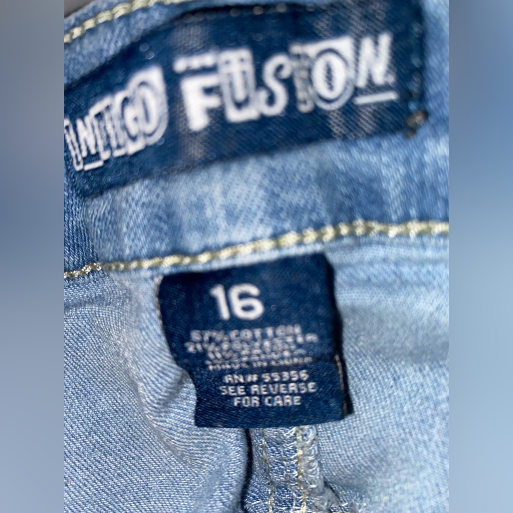 Light Washed Ripped Jeans💙 - Picture 4 of 4